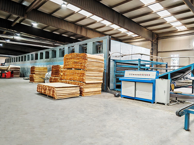 Machines à placage de bois.jpg